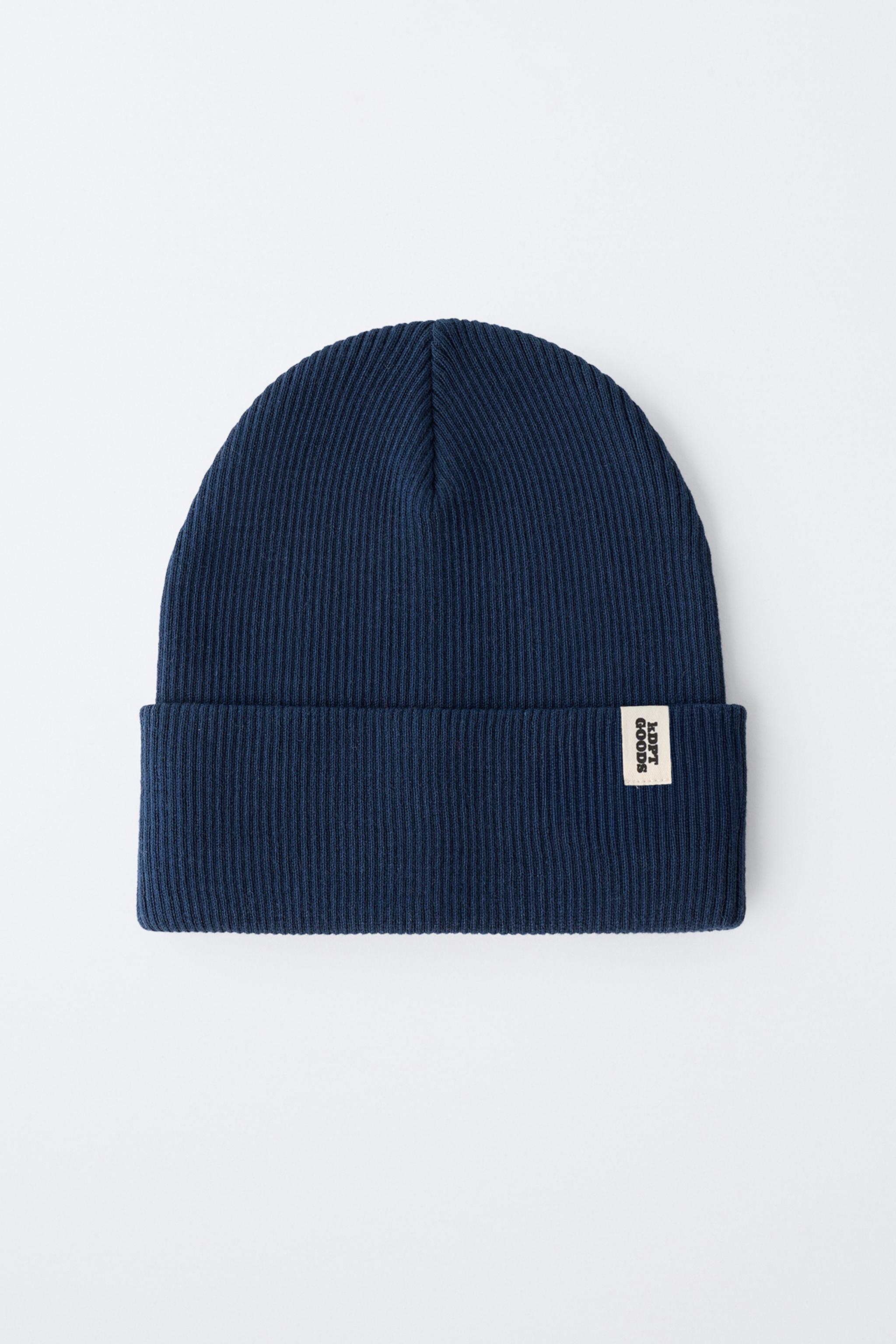 BONNET EN MAILLE CANNELÉE À ÉTIQUETTE